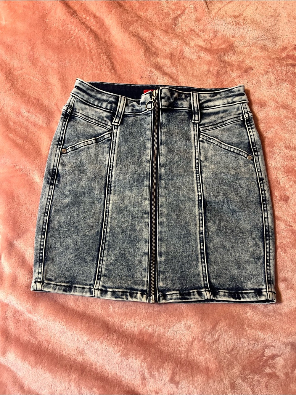 Guess Acid Wash Denim Mini Skirt in Gray with Front Zip stretch